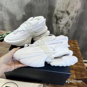 バルマン新作数量限定セール 冬らしい品格が漂う 高品質で綺麗スニーカーコピー ブランド 通販 安心.