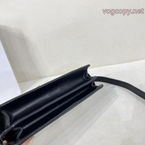 偽物 ブランド 激安魅力的 若々しい雰囲気 主役級アイテムBALMAINバッグ..