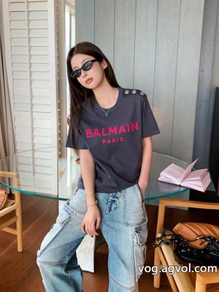 今年人気定番 今季はファション感漂う 涼しげな印象の半袖TシャツBALMAINブランド 偽物 激安 通販 0 