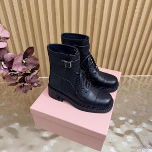 スーパー コピー メンズ限定人気セール 安さが自慢！ 上質で格好いMIUMIUブーツ..